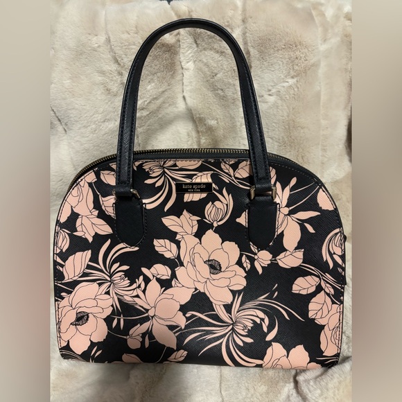 kate spade Handbags - Kate Spade Black and Pink Gardinia Satchel in saffiano leather
